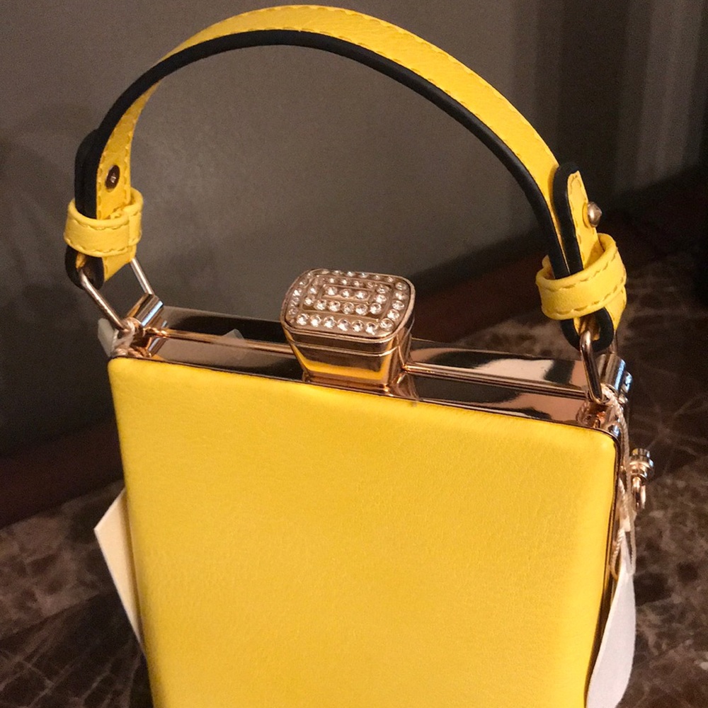🆕 Beautiful unique Vegan leather purse. - Picture 3 of 8